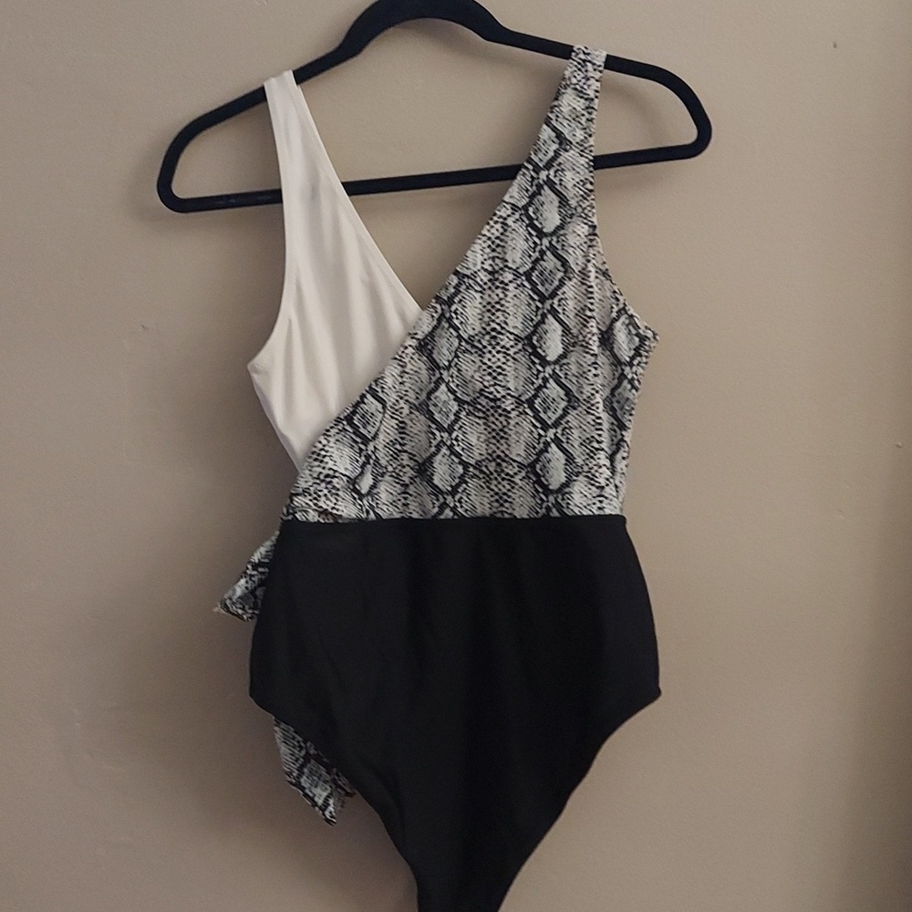 CUPSHE M Summer Seaside Surplice One Piece Snakeskin Pattern Swimsuit M Beachy - Picture 8 of 12